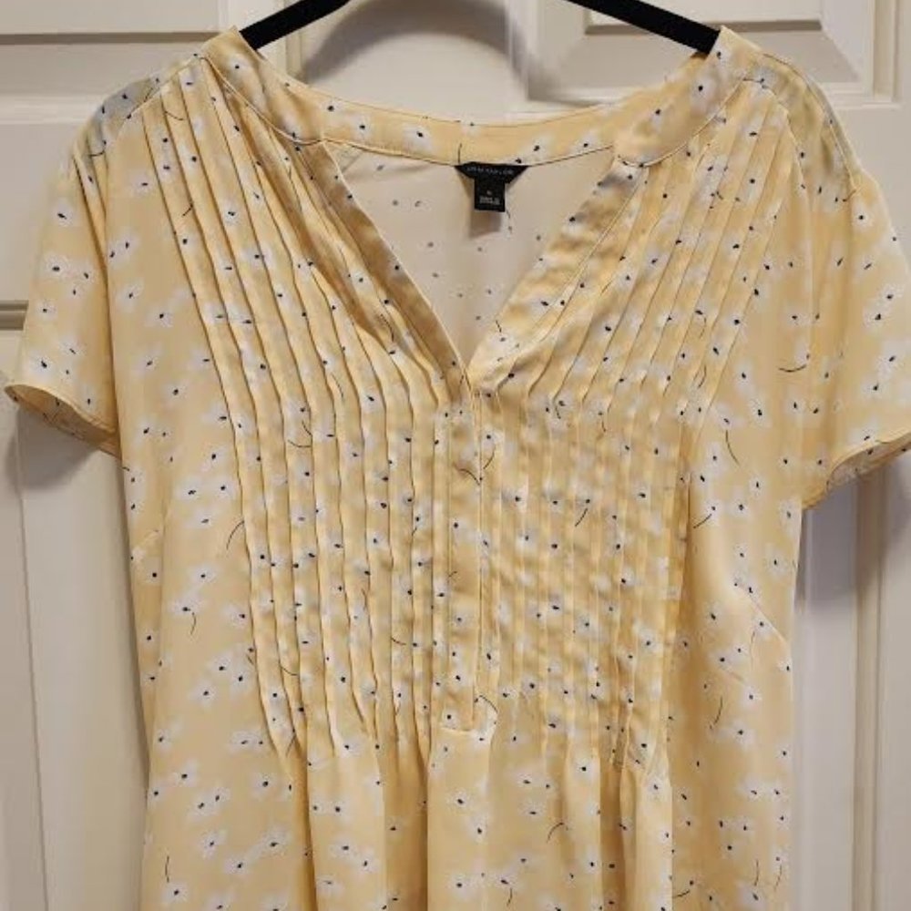 Medium Ann Taylor yellow short sleeve blouse
